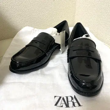 ZARA 에나멜 가죽풍 페니 스트랩 로퍼 블랙 더스트백 포함 40