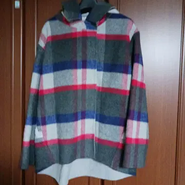 울 다운 체크 무늬 코트