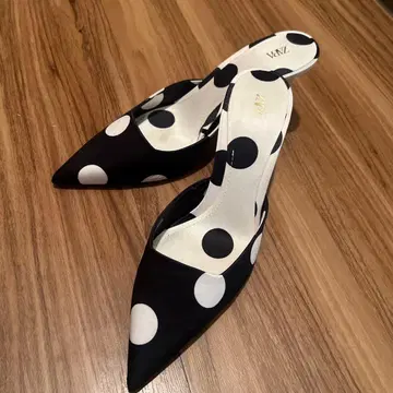ZARA 도트 펌프스