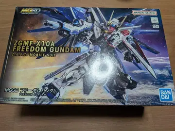 MGSD 프리덤 건담 & HG 데스티니 건담 제우스 실루엣