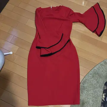 Calvin Klein 레드 플레어 슬리브 원피스 사이즈 4