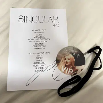 사브리나 카펜터 친필 사인 VIP 라미네이티드 세트