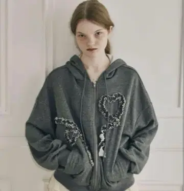 idem 이뎀 heart frill hoodie