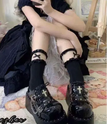 초통굽 레이스업 슈즈 여성용 둥근코 신발 펑크풍 지뢰계 십자가