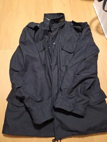 ALPHA INDUSTRIES 미니멀 자켓 블랙