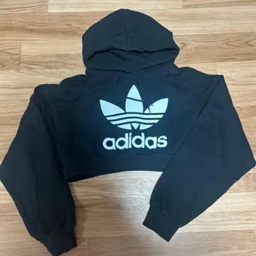 아디다스 블랙 크롭 후드티 L