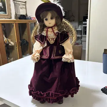 빅토리아 스타일 와인 레드 인형 오오이케 인형
