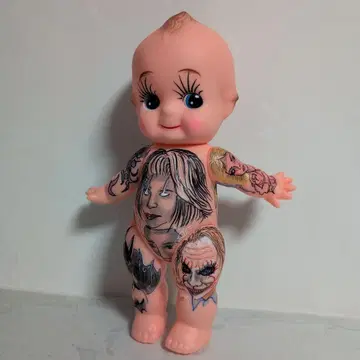 문신 큐피 인형
