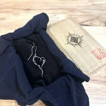 TAUJAN 타우잔 하트 링 귀걸이 (한쪽)