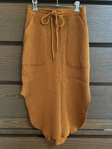 KOTONA 서멀 원단 스커트