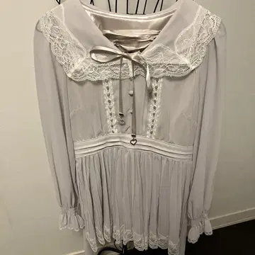 리즈리사 레이스 카라 부착 라이트 그레이 긴팔 셔츠
