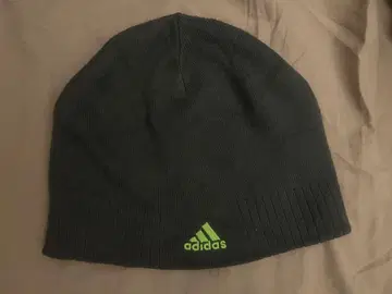 adidas 다크 그레이 비니