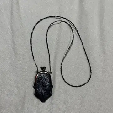 해외의 가죽을 사용한 소품함