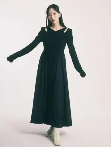 Lure you in 오치유라노 리브 도킹 A라인 원피스 블랙