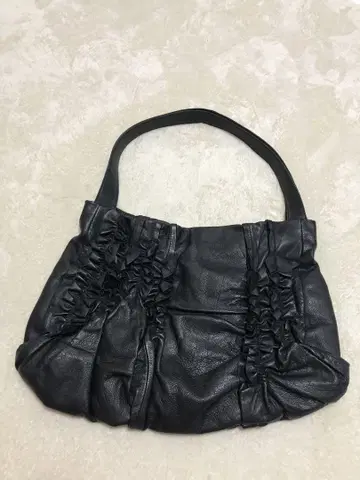 스파이스 에딕트 천연 가죽 셔링 숄더백 프릴 디자인 블랙