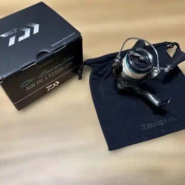 다이와 25 에메랄다스 AIR PC LT2500-DH 스피닝 릴