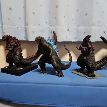 고질라 피규어 블랙과 빨간색 약 15cm