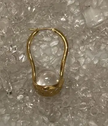 Ayami jewelry의 수정 한쪽 귀 골드