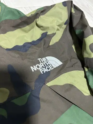 THE NORTH FACE 카모플라쥬 마운틴 파카
