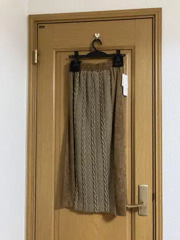 새상품 택 포함! Lupino의 스웨이드풍 롱 스커트