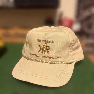 KEN ROBINSON 자수 로고 캡 베이지 트래커캡