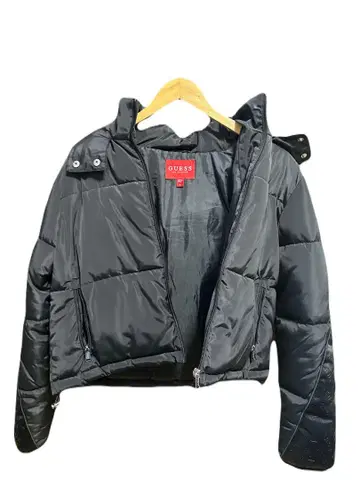 GUESS 블랙 다운 자켓 후드 부착