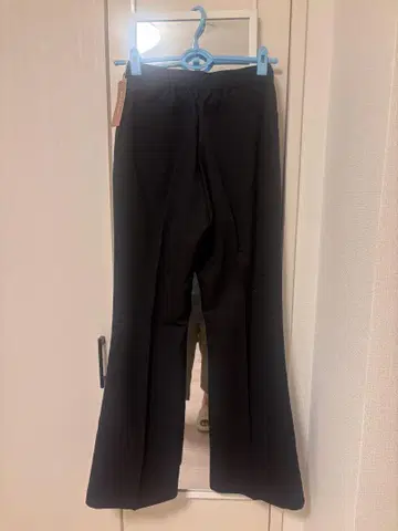 REDYAZEL 블랙 센터 프레스 팬츠