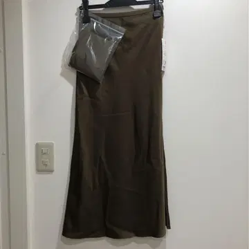 새상품 유니클로 새틴 스커트 S 사이즈 UNIQLO 새틴