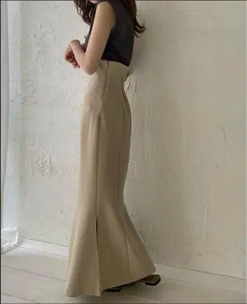 Side slit mermaid skirt