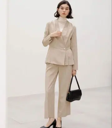새상품급 펄 버튼 페플럼 플리츠 블라우스 셋업