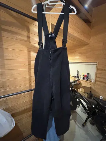 블랙 플리스 서스펜더 포함 오버롤
