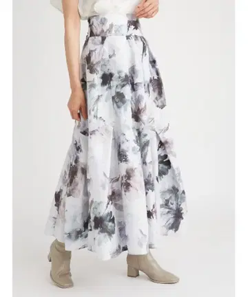 snidel 턱 볼륨 프린트 스커트 OWHT