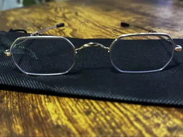 올리버 피플스 골드 옥타곤 안경