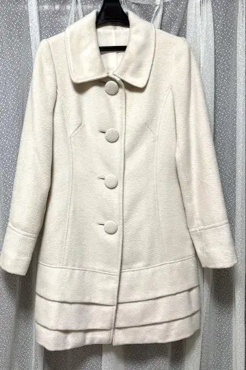 아이보리 버튼 코트