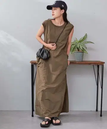 나일론 드로스트 포켓 볼륨 원피스