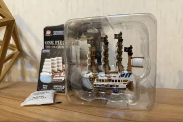 POP MART 원피스 배 모비딕호 흰 수염 원피스