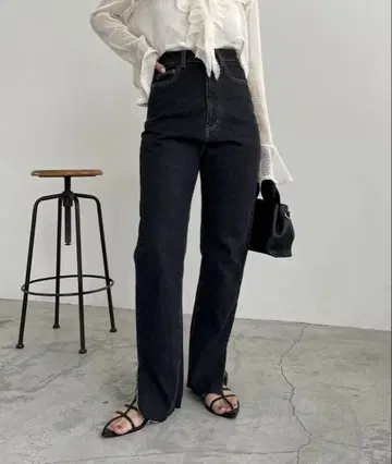 CAPRICIEUX LE'MAGE 밑단 슬릿 슬림 스트레이트 데님
