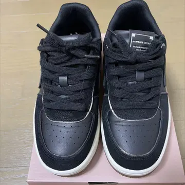 Hawkins Sport 블랙 스니커즈