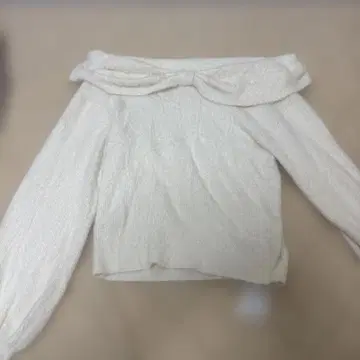 잉그 오프숄더 니트