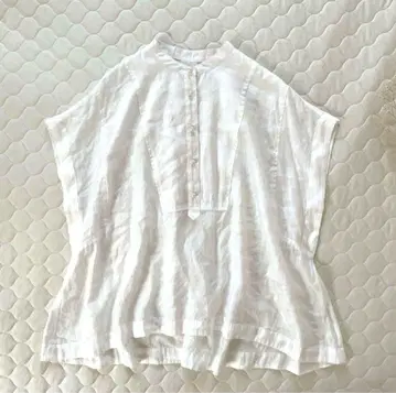 BEARDSLEY 펄 단추 프렌치 블라우스 화이트 반팔 셔츠