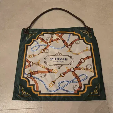 PICONE 토트백 그린과 화이트