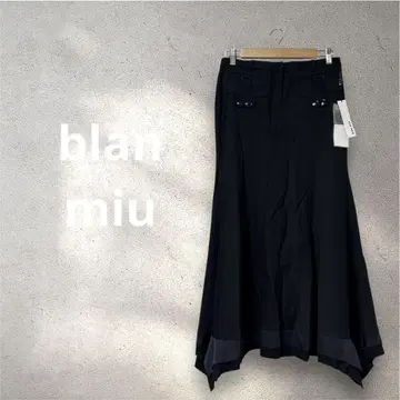 [blan miu] 택 포함 새상품 정가 2.9만 비대칭 헴 스커트 블랙