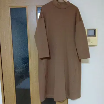 브라운 하이넥 A라인 원피스