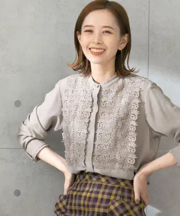 모카 블라우스 어반리서치 로쏘 FREE