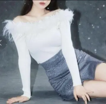 택 포함 새상품 SNIDEL 오프숄더 인조 모피 도킹 니트 풀오버