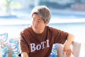 Reebok by BOTT 브라운 티셔츠