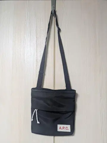 A.P.C. 아페쎄 블랙 숄더백 사코슈