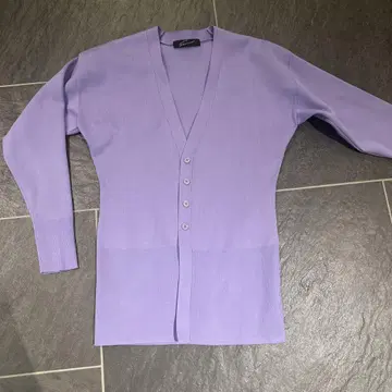 새상품급 Stunning Lure 라벤더 V넥 가디건