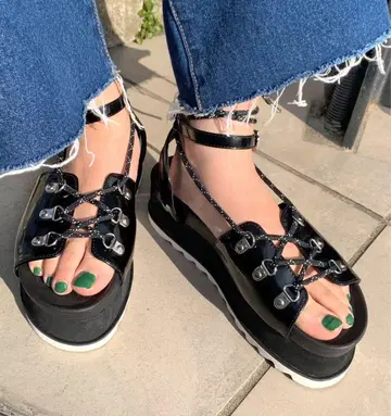 WHO'S WHO gallery 블랙 통굽 샌들