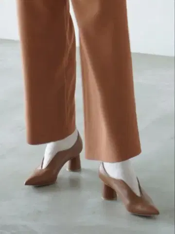POINTED WAVE PUMPS 클라네 펌프스 소가죽